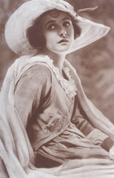 Portrait of actress Norma Talmadge.jpg